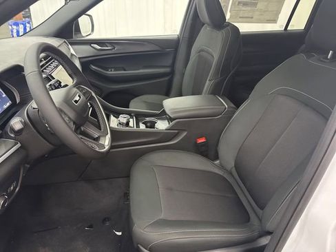 New 2025 Jeep Grand Cherokee L Laredo image 4