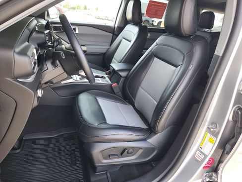 Used 2023 Ford Explorer XLT w/ Equipment Group 202A image 12