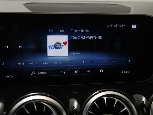 Used 2021 Mercedes-Benz GLB 250 4MATIC image 8