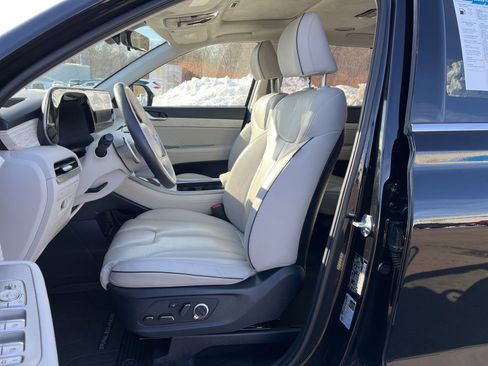Used 2023 Hyundai Palisade Calligraphy image 13