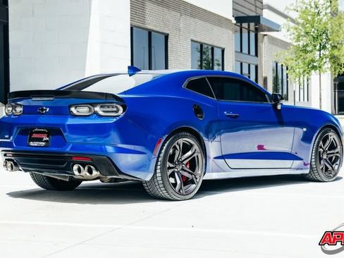Used 2019 Chevrolet Camaro SS RWD image 6