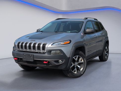 Used 2014 Jeep Cherokee Trailhawk w/ Comfort/Convenience Group AWD/4WD image 2