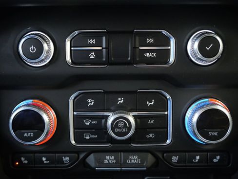 Used 2024 GMC Yukon AT4 w/ AT4 Premium Plus Package AWD/4WD image 22