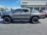Used 2018 Toyota Tacoma TRD Off-Road image 2
