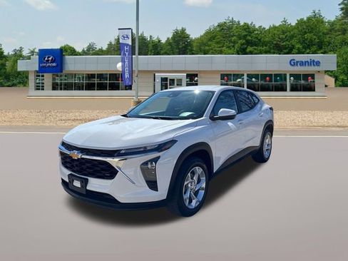 Used 2024 Chevrolet Trax LS w/ LS Convenience Package image 3