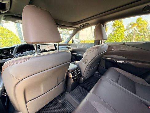 Certified 2025 Lexus RX 450h AWD w/ Luxury Package image 19