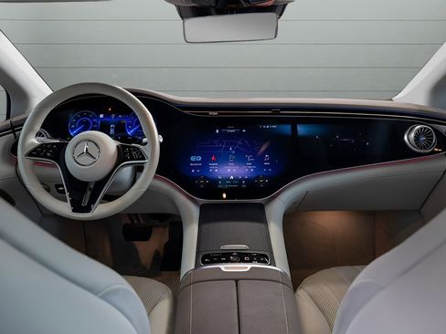 Used 2022 Mercedes-Benz EQS 580 4MATIC Sedan w/ Pinnacle Trim Package image 28