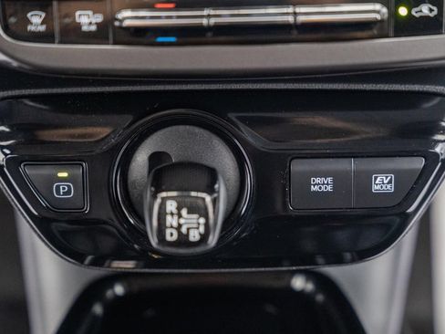 Certified 2021 Toyota Prius FWD image 26