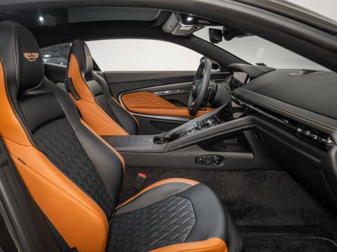 Used 2025 Aston Martin DB12 Coupe image 15