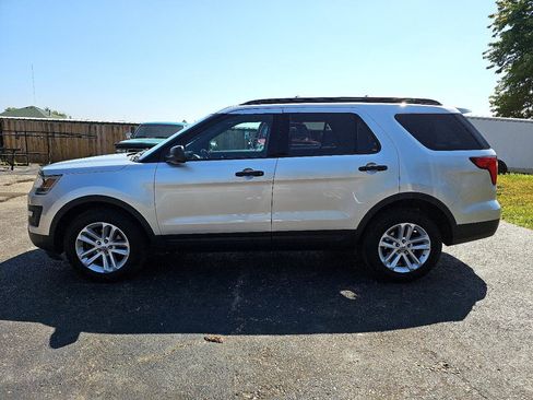 Used 2017 Ford Explorer FWD image 4
