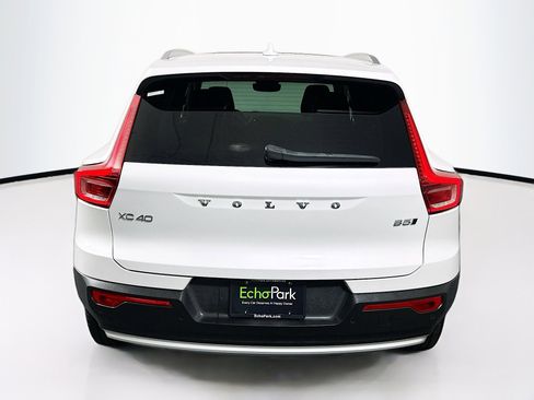 Used 2025 Volvo XC40 B5 Plus AWD/4WD image 7