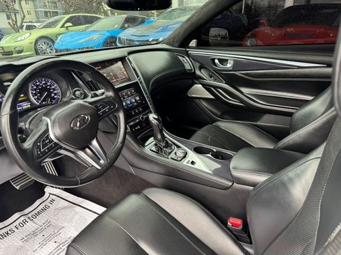 Used 2017 INFINITI Q60 Red Sport 400 image 9
