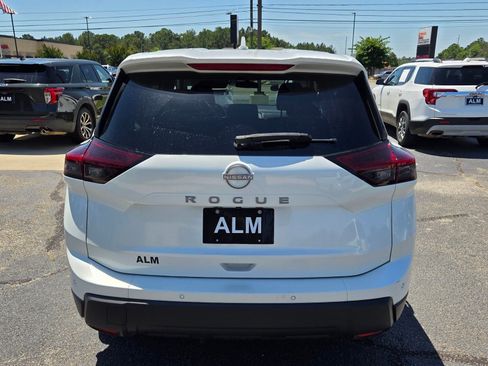 Used 2025 Nissan Rogue SV FWD image 10