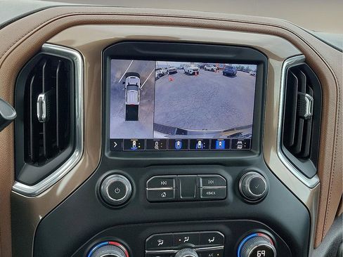 Used 2023 Chevrolet Silverado 2500 High Country w/ Z71 Off-Road Package image 16