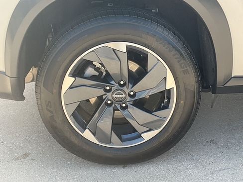 Used 2025 Nissan Rogue SV FWD image 7