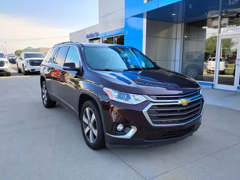 Used 2019 Chevrolet Traverse LT w/ LT Premium Package AWD/4WD image 3