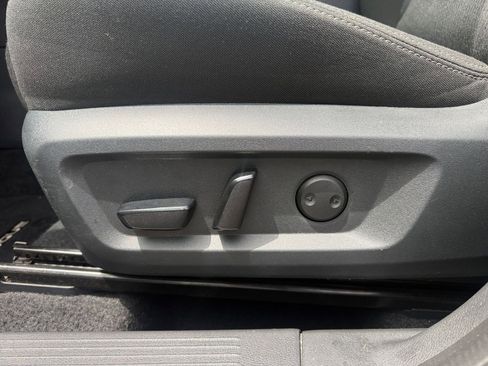 Used 2025 Nissan Rogue SV FWD image 22