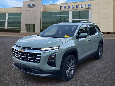 Used 2025 Chevrolet Equinox LT w/ Convenience Package II FWD image 3