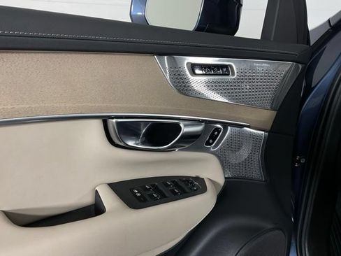 Certified 2025 Volvo XC90 B6 Ultra w/ Protection Package Premier AWD/4WD image 29