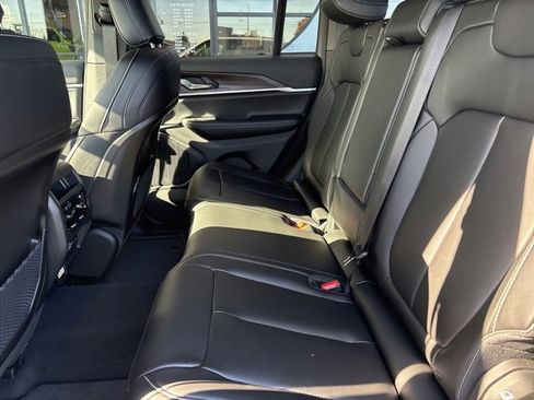 New 2025 Jeep Grand Cherokee Limited w/ Black Appearance Package image 16