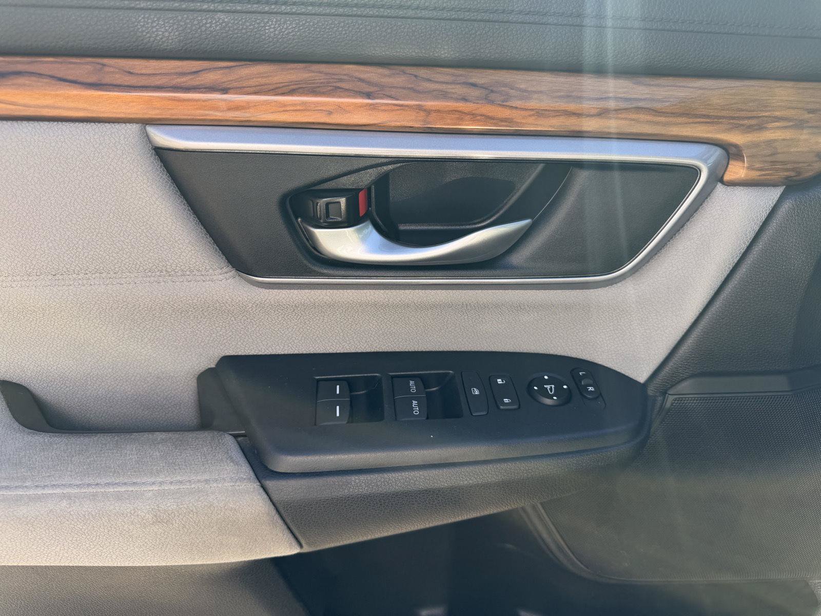 Used 2017 Honda CR-V EX image 10