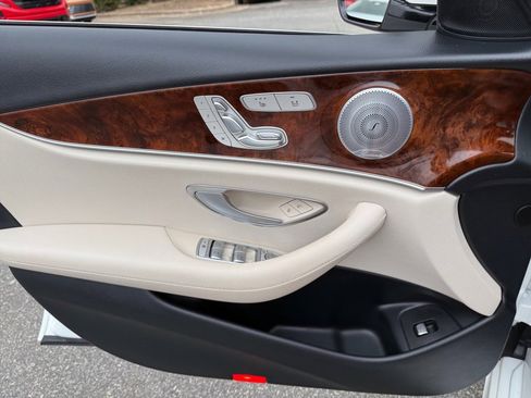 Used 2017 Mercedes-Benz E 300 image 29