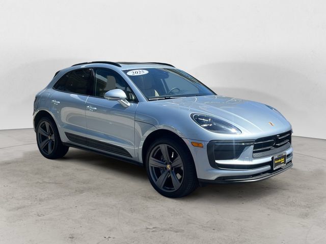 Used 2025 Porsche Macan AWD/4WD image 7