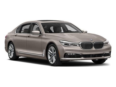 Used 2018 BMW 750i xDrive AWD/4WD image 9