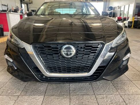 Used 2019 Nissan Altima 2.5 SL FWD image 2