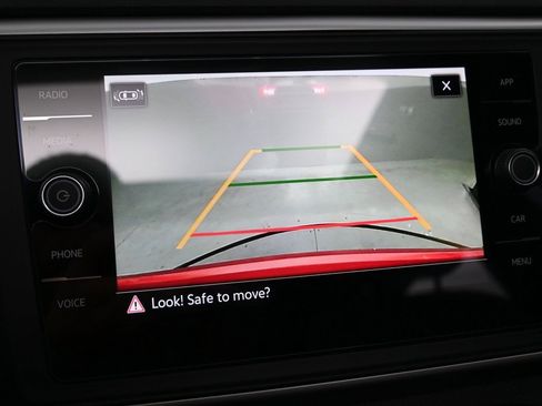 Used 2021 Volkswagen Atlas Cross Sport SE w/ Panoramic Sunroof Package image 12