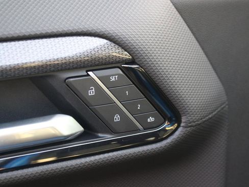 Used 2025 Chevrolet Silverado 1500 ZR2 w/ Technology Package image 15