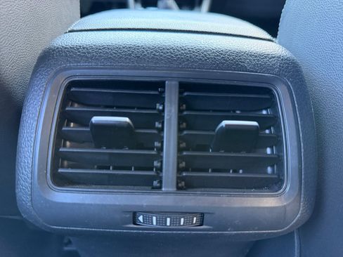 Used 2015 Volkswagen Golf R 4-Door AWD/4WD image 31