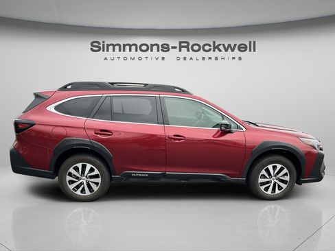 Used 2024 Subaru Outback Premium AWD/4WD image 6