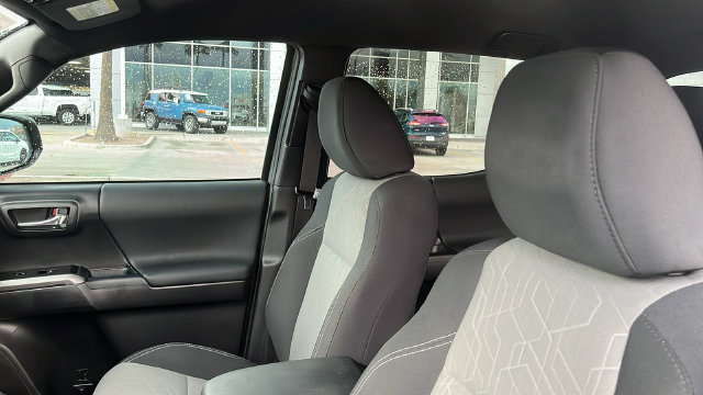 Used 2022 Toyota Tacoma TRD Sport w/ Technology Package AWD/4WD image 15