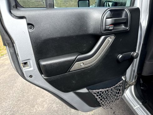 Used 2017 Jeep Wrangler Unlimited Sport w/ Connectivity Group image 13