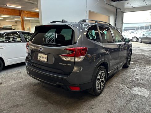 Used 2020 Subaru Forester Premium AWD/4WD image 7
