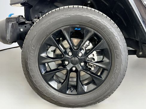 Used 2023 Jeep Wrangler Unlimited Sahara w/ Cold Weather Group AWD/4WD image 11