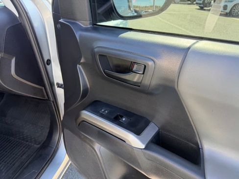 Used 2023 Toyota Tacoma SR5 AWD/4WD image 29