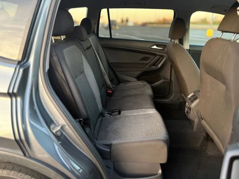 Used 2018 Volkswagen Tiguan S image 19