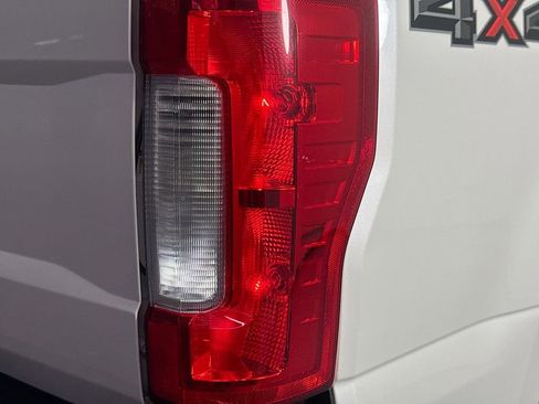 Used 2018 Ford F250 Lariat w/ Chrome Package image 31