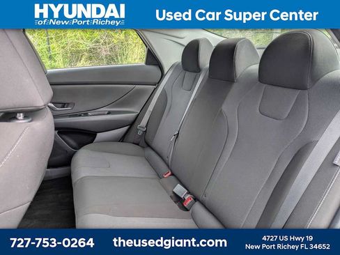 Used 2024 Hyundai Elantra SE FWD image 13