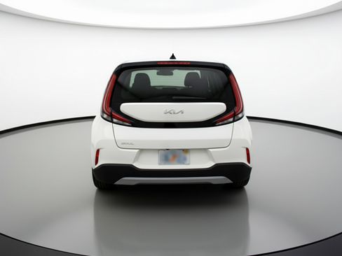 Used 2025 Kia Soul LX w/ LX Technology Package image 7