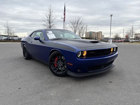 Used 2018 Dodge Challenger T/A image 2