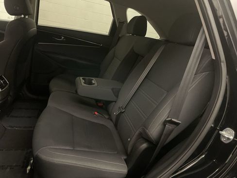 Used 2020 Kia Sorento LX FWD image 16