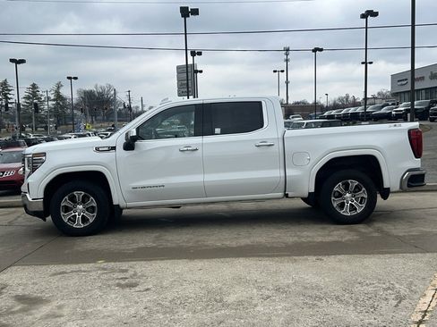 Used 2024 GMC Sierra 1500 SLT w/ X31 Off-Road Package image 9