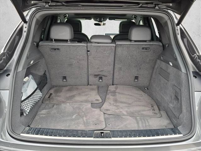 Used 2023 Porsche Cayenne AWD/4WD image 6