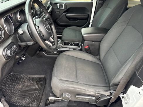 Used 2019 Jeep Wrangler Sport image 16