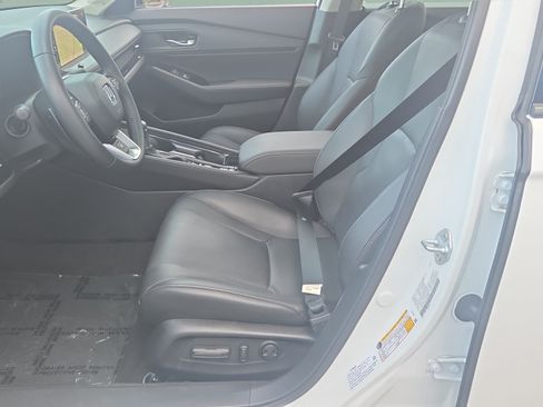 Used 2025 Honda Accord Touring image 9