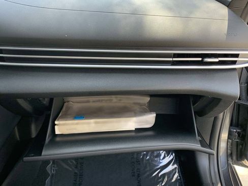 Used 2021 Hyundai Elantra SE image 29