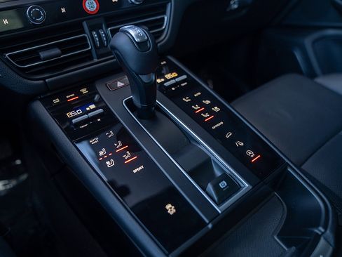 Certified 2025 Porsche Macan Turbo AWD/4WD image 14